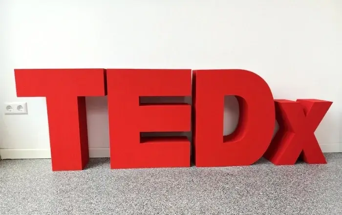 Boyalı Strafor Harf Ted X Sahne Organizasyonu